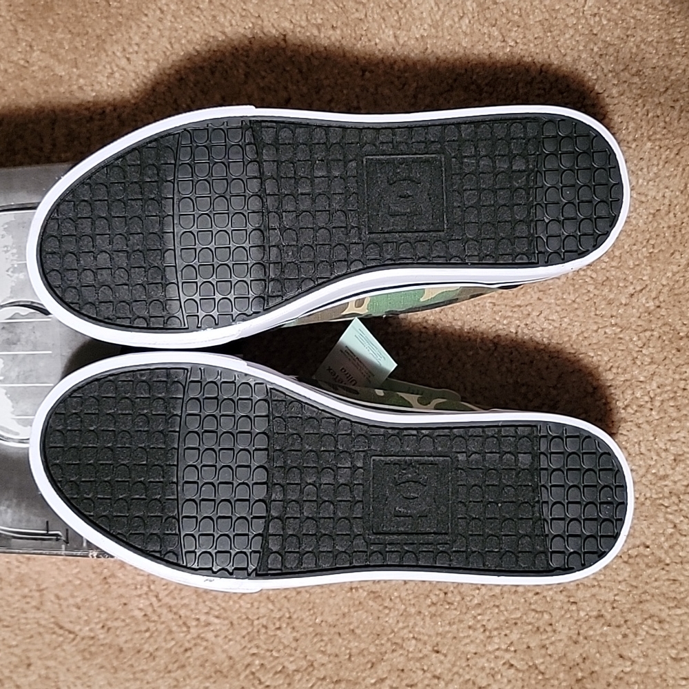 DC Skate Shoe - Picture 4 of 5